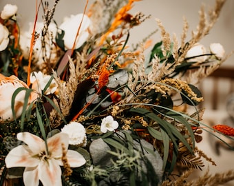 KALLALA smaller center piece | Wild light orange ivory peach wedding table piece / Boho floral minimal arrangement / Flowery bridal bohemian