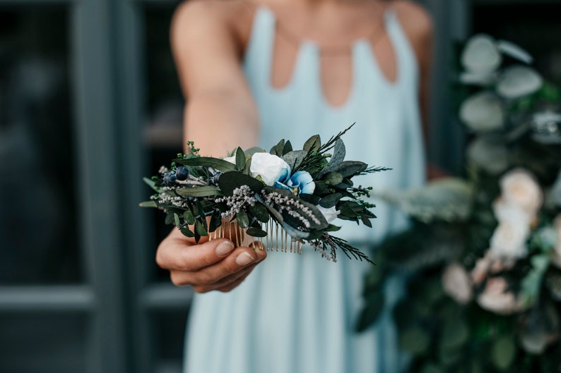 AYARI / Peineta floral verde, blanca, azul claro-melocotón-rosa y marfil / Pieza nupcial para una boda boho / Enredadera de flores para una novia imagen 1