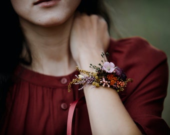 ESNA | Wedding wild colorful boho bridal bracelet with preserved eucalyptus / Brides and bridesmaids floral accessory for a boho wedding