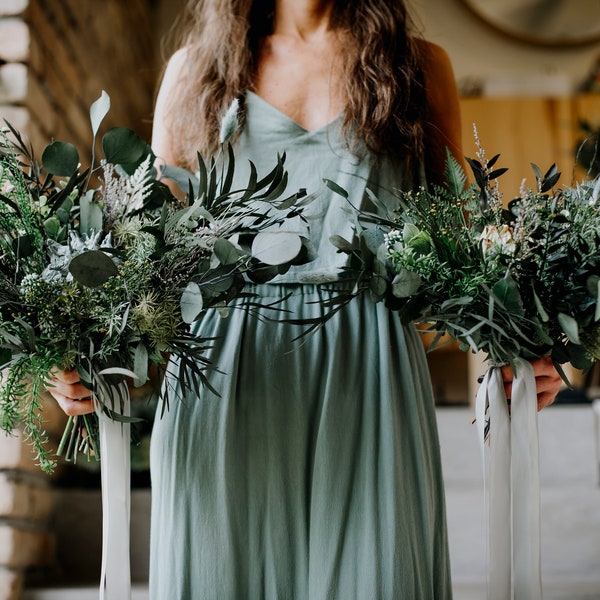 BRITTON | Small/bridesmaids bouquet in green/light blue/white/ivory tones / Boho floral wedding greenery bunch bride / Wild bridal bohemian