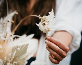 MAHABA buttonhole | Organic white ivory minimalist boho groomsmen corsage with preserved plants/Groom/men wedding boutonniere