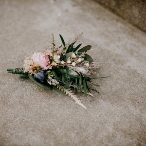 ENNAJAH medium buttonhole Blush soft pink, ivory, dark blue, greenery tones / Boho groom wedding boutonniere / Men's boho corsage image 3