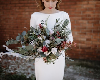 KATE | Greenery & burgundy minimalist flower bouquet / Boho floral wedding bunch for bride / Wild bridal bohemian with preserved eucalyptus