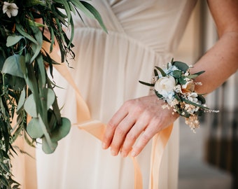 LOUISE | Bridal bracelet in peach/light blue/white/green tones / Brides and bridesmaids floral accessory for a boho wedding