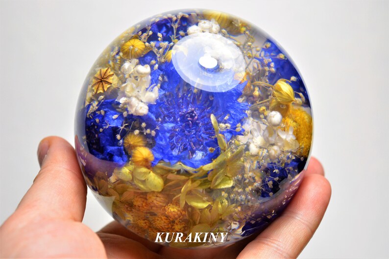 Paperweight blue Cornflowers 8 cm Glass ball with flower bouquet to give to mom cornflower mother sphere. gift for her birthday wedding