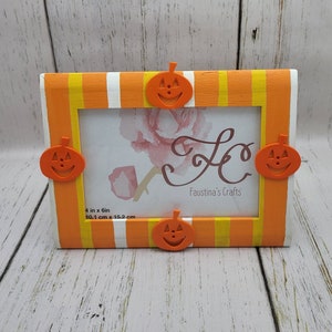 Pumpkin Patch Halloween Picture Frame – Striped Fall Decor with Jack-o&#39;-Lantern Accents