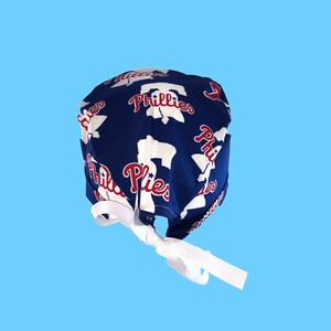 Philadelphia Phillies MLB Baseball Tie Back Scrub Cap, Nurse Hat With or Without Ponytail Holder. bild 3