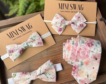 Conjuntos de padre e hijo a juego / Corbatas, pajaritas, lazos para el pelo / Rosa empolvado + Floral salvia