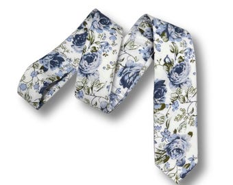Corbatas, pajaritas y pañuelos de bolsillo florales en azul francés y verde oliva. Ideales para bodas en el jardín, padrinos de boda y portadores de anillos. Azul aciano.
