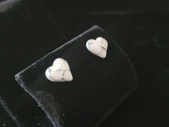 Vintage Black White Porcelain Heart Stud Earrings - image 3