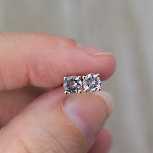 Morganite Stud Earrings (Sterling Silver) - Pink - Natural Faceted Gemstone - 4.5 mm Round
