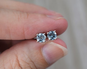 Schweizer Blautopas Ohrstecker (Sterling Silber) - Natürlicher Facettierter Edelstein - 6 Mm