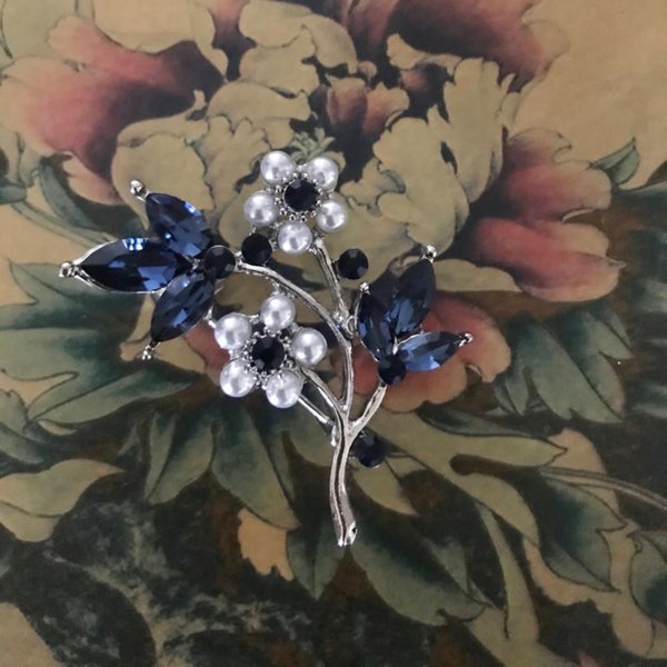 Broche de inspiración vintage, broche de cristal de flor azul para mujer en una bolsa de regalo