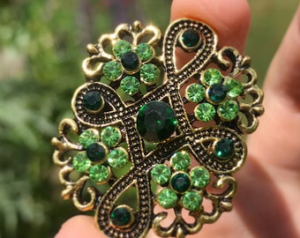 Green brooch, vintage brooch, emerald green brooch, green jewellery, mom brooch, nan brooch, aunt brooch, mothers day gift