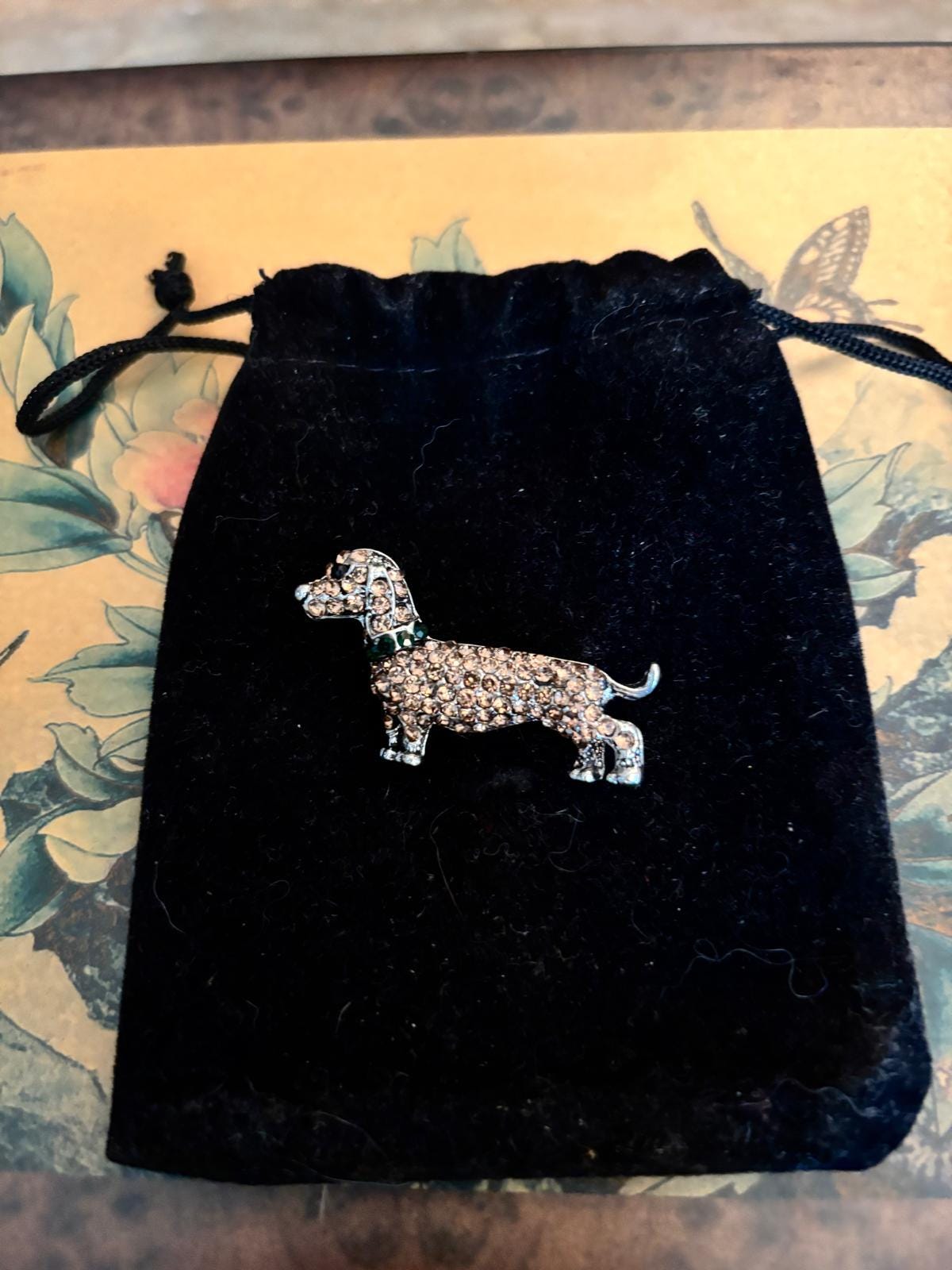 Broche Chien Teckel Strass Aurora - Ton Or - Cadeau Fille Femme