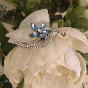 Forget Me Not Brooch: Blue Flower with Crystal Rhinestones