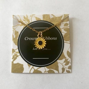 Gold Tone Sunflower Necklace: Floral Pendant Jewelry
