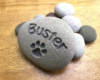 Haustier Verlust Stein Hund Denkmal benutzerdefinierter Name Stein gravierter Stein personalisierter Kieselstein gravierter Name Rock personalisierter Haustierstein Haustiergrabmarkierung