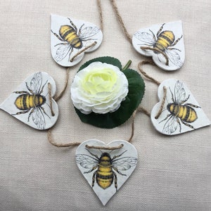 Bee decor, bumble bee stone art, bee wall hanging, nursery decor, baby  shower gift, pediatric office decor, bee-lover gift, unique bee gift