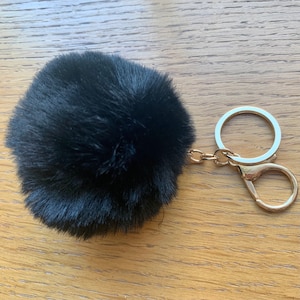 Pom pom keyring, pom pom key ring, pom pom keychain, pom pom key chain, keyring pom pom, key ring pom pom, pompom keyring, pompom keychain