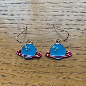Planet earrings, space earrings, gold earrings, earrings, earrings planet, earrings space, fun earrings, planet jewellery, planet jewelry