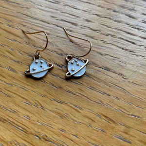 Planet earrings, space earrings, gold earrings, earrings, earrings planet, earrings space, fun earrings, planet jewellery, planet jewelry