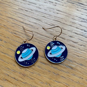Planet earrings, space earrings, gold earrings, earrings, earrings planet, earrings space, fun earrings, planet jewellery, planet jewelry