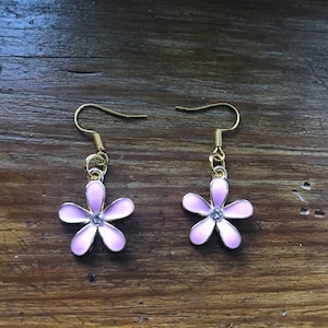 Earrings, gold earrings, gold earrings dangle, gold floral earring, floral earrings, flower earrings, gold flower earrings, earrings flower