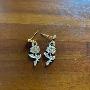Earrings, gold earrings, gold earrings dangle, gold floral earring, floral earrings, flower earrings, gold flower earrings, earrings flower