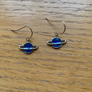 Planet earrings, space earrings, gold earrings, earrings, earrings planet, earrings space, fun earrings, planet jewellery, planet jewelry