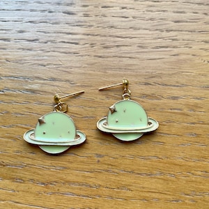 Planet earrings, space earrings, gold earrings, earrings, earrings planet, earrings space, fun earrings, planet jewellery, planet jewelry