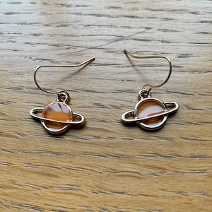 Planet earrings, space earrings, gold earrings, earrings, earrings planet, earrings space, fun earrings, planet jewellery, planet jewelry