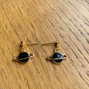 Planet earrings, space earrings, gold earrings, earrings, earrings planet, earrings space, fun earrings, planet jewellery, planet jewelry