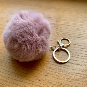 Pom pom keyring, pom pom key ring, pom pom keychain, pom pom key chain, keyring pom pom, key ring pom pom, pompom keyring, pompom keychain