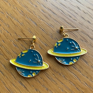 Planet earrings, space earrings, gold earrings, earrings, earrings planet, earrings space, fun earrings, planet jewellery, planet jewelry