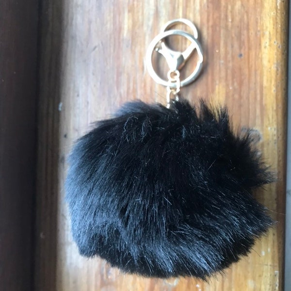 Pom pom keyring, pom pom key ring, pom pom keychain, pom pom key chain, keyring pom pom, key ring pom pom, pompom keyring, pompom keychain