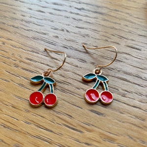 Kirsche Ohrringe, rote Ohrringe baumeln, lustige Ohrringe, schrullig Ohrringe, Obst Ohrringe, Kirsche Ohrringe uk, Kirsche Ohrringe gold