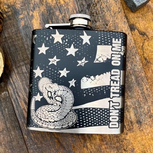 Don’t Tread On Me / Gadsden Snake / Distressed Tattered Flag / Laser Etched Whiskey Flask / 2A Gift / Gift for Him  / Father&#39;s Day Gift