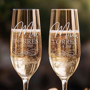 Custom Personalized Champagne Flutes / Mr. & Mrs. Set of Flutes / Engraved Toasting Flutes / Wedding Toasting Flutes / Father&#39;s Day Gift