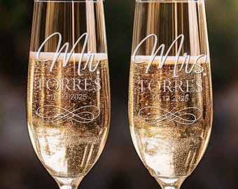 Custom Personalized Champagne Flutes / Mr. & Mrs. Set of Flutes / Engraved Toasting Flutes / Wedding Toasting Flutes / Father's Day Gift