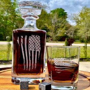 Tattered Distressed American Flag  / Engraved Whiskey Decanter or Decanter Set of 3 / Bourbon Lover / Whiskey Lover  / Father's Day Gift