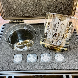 Groomsmen Whiskey Glasses or Gift Box Set / Engraved Rocks Glass / Monogrammed Bourbon Glass / Wedding Gifts / Personalized Whiskey Glasses