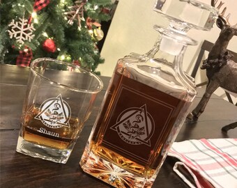 Dental / Dentist Odont Symbol Engraved Whiskey Decanter / Decanter Set of 3 / Can be Personalized / Whiskey Lover / Bourbon / Christmas Gift