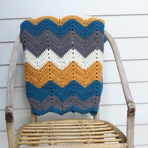HANDMADE Crochet throw | vintage wool | Chevron | Soft Hypoallergenic Breathable | 67&quot;x62&quot; | 172cm x 160cm