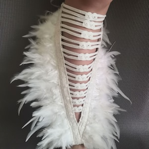 1 Pair Triangle Feather Cuff Stage Show Gloves Showgirl leg piece
