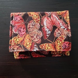 Carteira de tecido | ONE (1) | 4,5 x 5,5 fechada | Material 100% algodão | Bolsos internos | Fecho magnético de metal | Feito à mão | Frete grátis para os EUA
