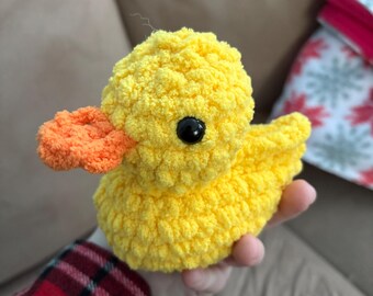 Mała pluszowa kaczuszka szydełkowa | JEDNA (1) fizyczna pluszowa zabawka | 5x5 cali | Pluszowa zabawka amigurumi | Szydełkowana | Ręcznie robiona | Darmowa wysyłka w USA