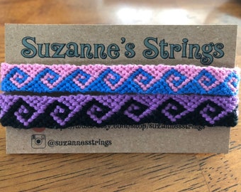 UMA (1) Pulseira da amizade feita à mão com padrão de ondas personalizável - você escolhe as cores!