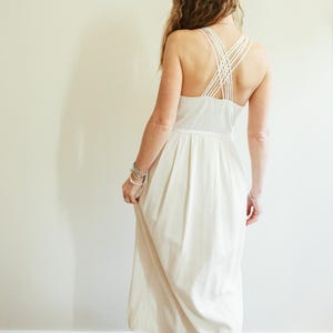 Vestido vintage branco minimalista com costas cruzadas dos anos 90 / Vestido branco vintage de algodão / Vestido vintage cottagecore / Vestido vintage simples