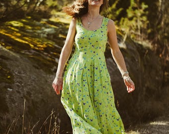 Vintage 90s Green Floral Print Sleeveless Midi Dress / Vintage Green Summer Dress / Chartreuse Vintage Dress / Scandinavian Forest
